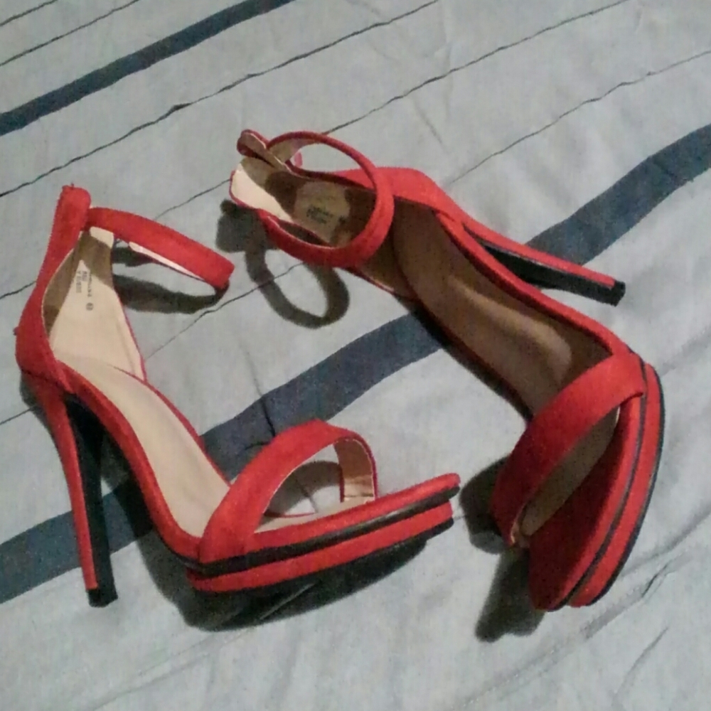 New Lovmark Thrills Suede Heels Size 6.5